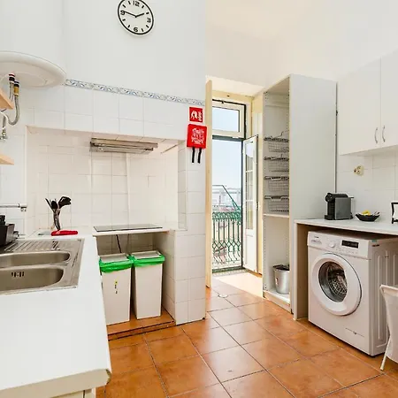 4br - Excellent Location - New Mattresses! 아파트 리스본