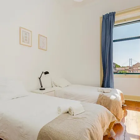 4br - Excellent Location - New Mattresses! * Lisboa