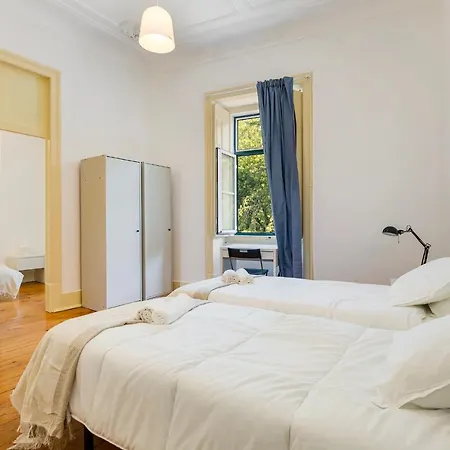 4br - Excellent Location - New Mattresses! Lisboa