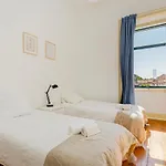 4br - Excellent Location - New Mattresses! * Lisboa