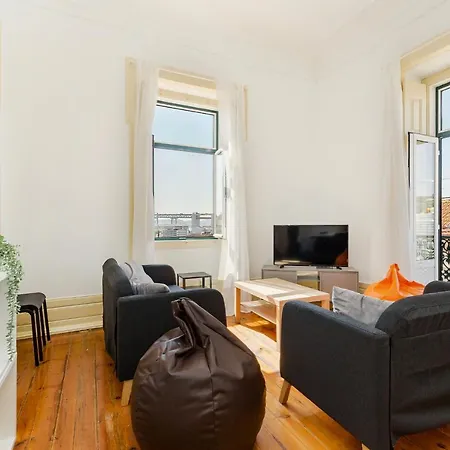 4br - Excellent Location - New Mattresses!