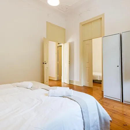 Apartment 4br - Excellent Location - New Mattresses!